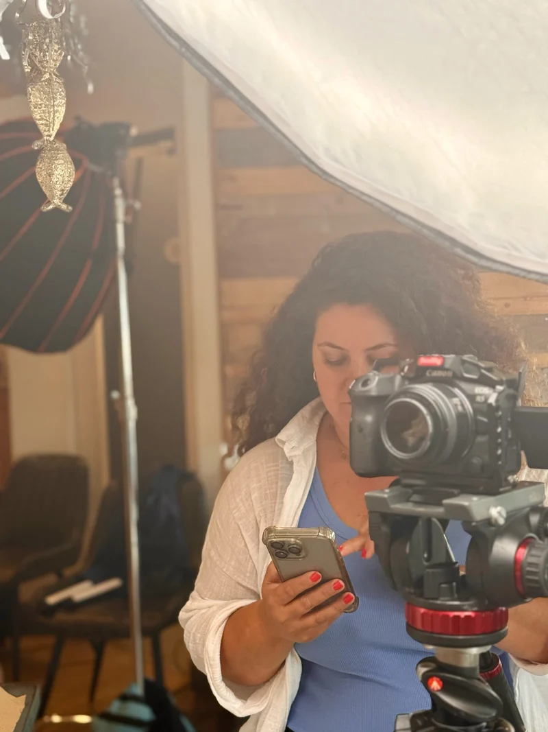 Hayrie Myumyun, founder and stylist at ONIKI Outlet, on set behind a camera